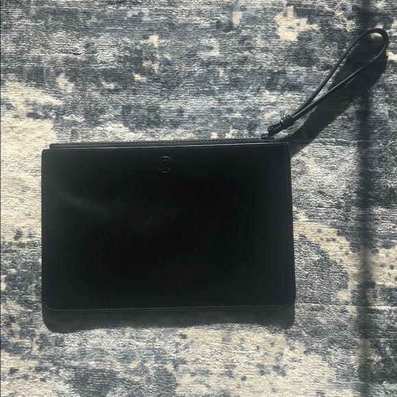 lululemon athletica Handbags - Black lululemon wristlet.